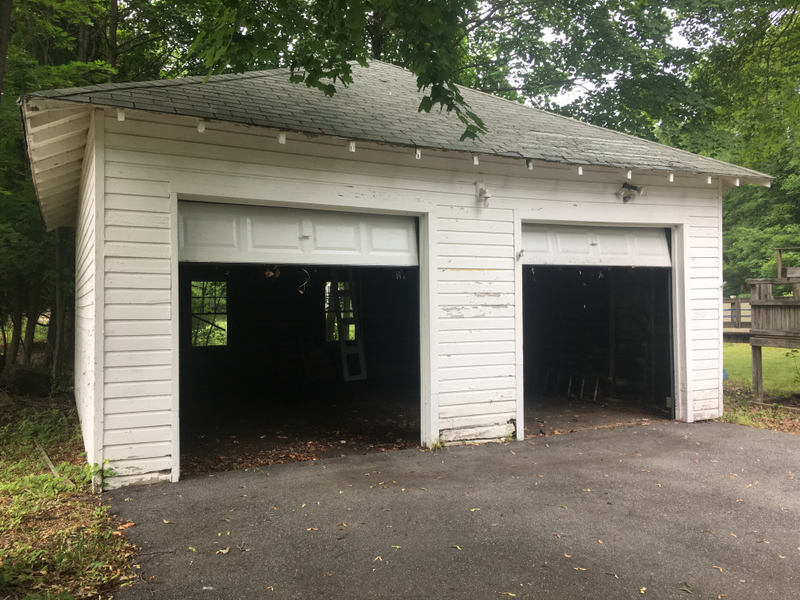 2 bedroom with potential for lifts.